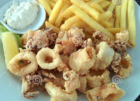 Fried sqidsn with french fries and Tartara sauce