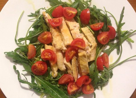 Chicken Slice with rocket salad and cherry tomatos